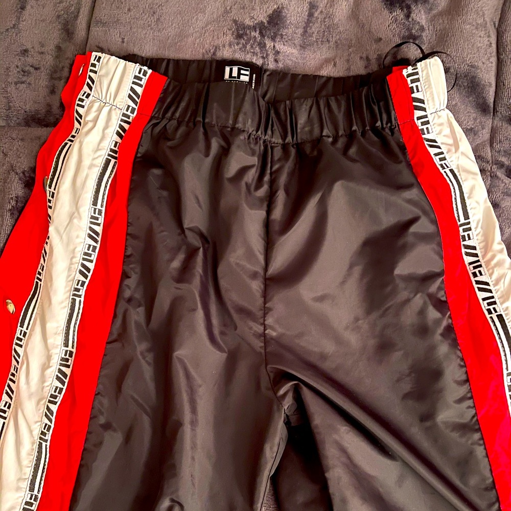 ❌SOLD❌ BRAND NEW LF Snap pants